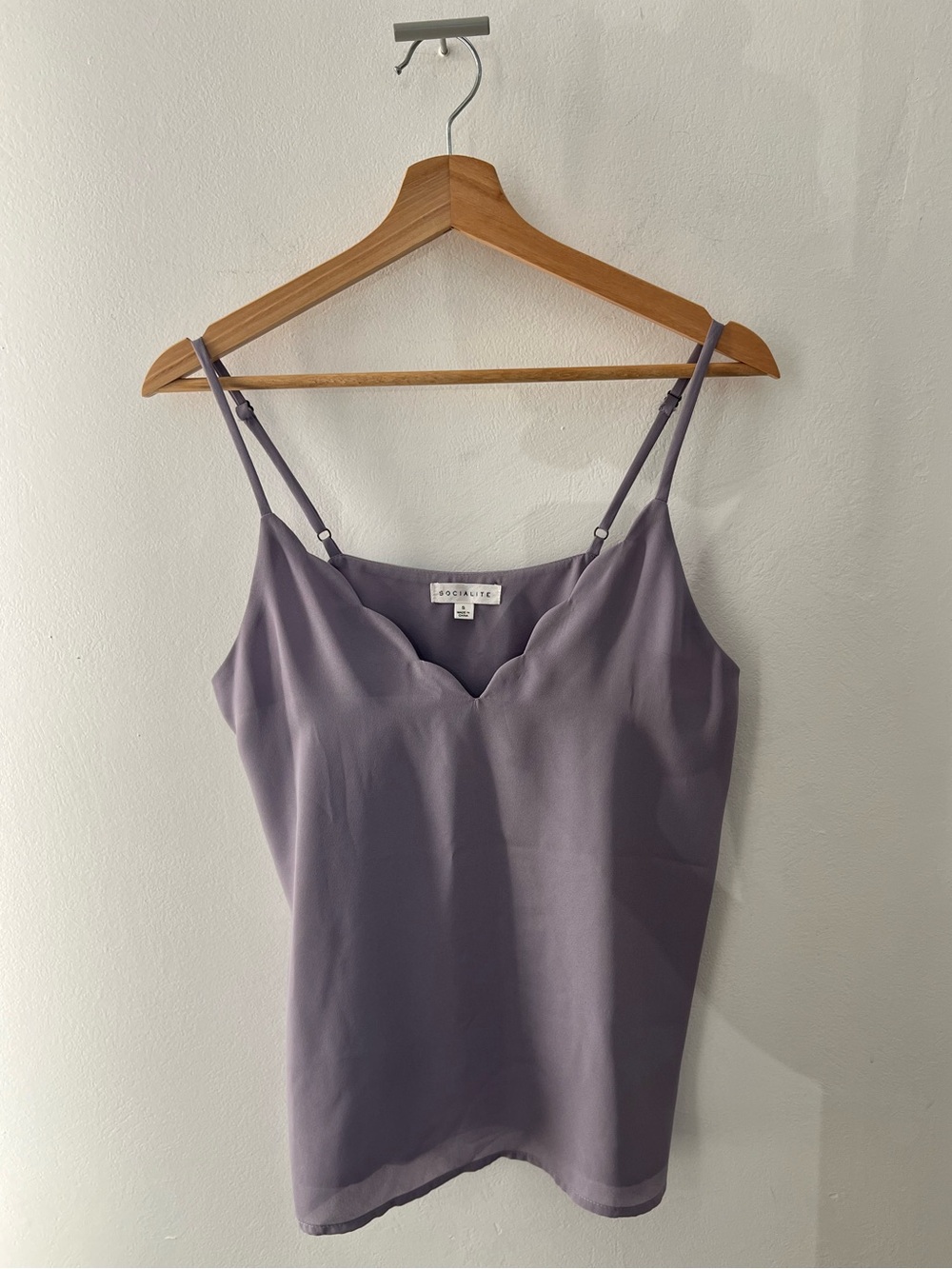 Lavender scallop edged top